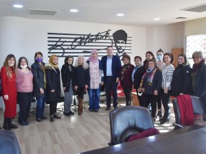 Akhisar 8 Mart Kadın Derneği’nden Başkan Besim Dutlulu'ya ziyaret
