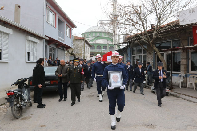 Akhisarlı Kore Gazisi Mustafa Taşlı askeri tören ile son yolculuğuna uğurlandı