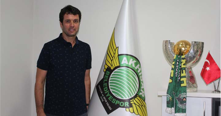Akhisarspor Teknik Direktörü Arslan; Hiç ayrılmamış gibiyim