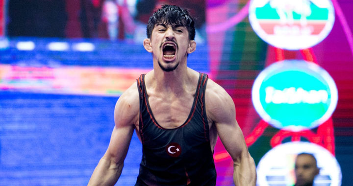 Akhisarlı milli güreşçi Kerem Kamal 5.kez Avrupa Şampiyonu oldu