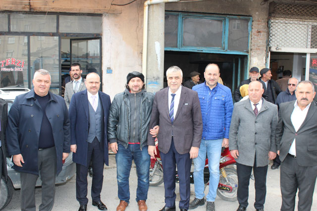 Eryüksel, AK Parti Manisa il başkanı Mersinli ile Akhisarlı esnaftan destek istedi