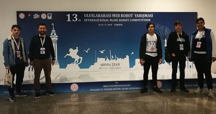 Cumhuriyet Mesleki ve Teknik Anadolu Lisesi MEB Robot Yarışması'nda