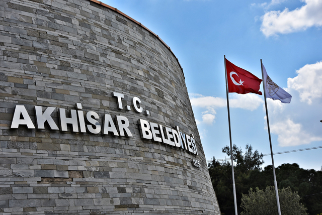 Başkan Dutlulu, Akhisar Belediyesi’ne T.C. ibaresi ekletti