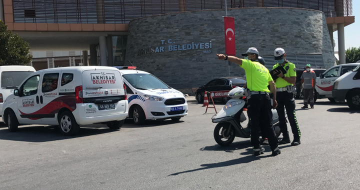 Akhisar’da motosiklet sürücüleri isyanda