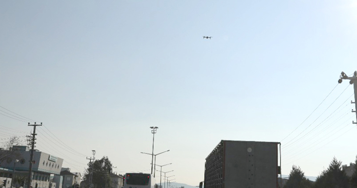Akhisar’da havadan drone ile yol denetimi yapıldı