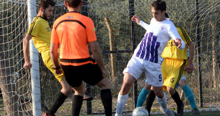Akhisargücü FK, Zeytinliova Birlikspor'u gole boğdu 9-1