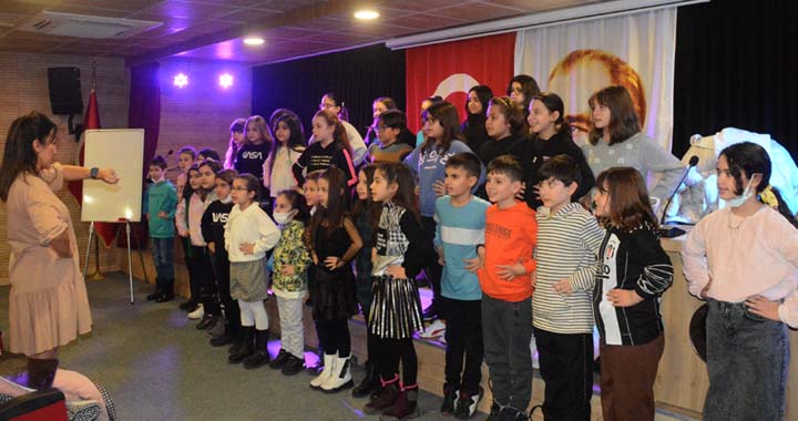 Akhisar Belediyesi Çocuk Korosu 23 Nisan’a hazırlanıyor