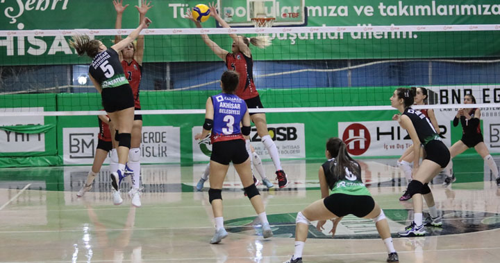 Akhisar Belediye Voleybol, Turgutlu Belediyespor’a 2-3 mağlup oldu
