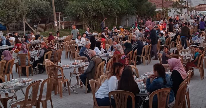 Ak Parti’den Seyitahmet Mahallesinde gönül sofrası iftarı
