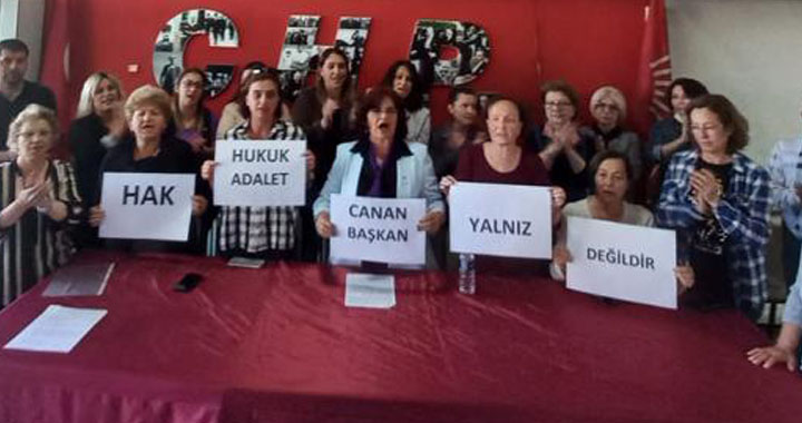 CHP Akhisar Kadın Kolları "Canan Kaftancıoğlu yalnız değildir" dedi