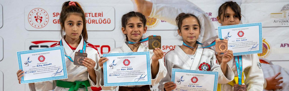 Akhisarlı judo sporcuları milli takıma seçildi