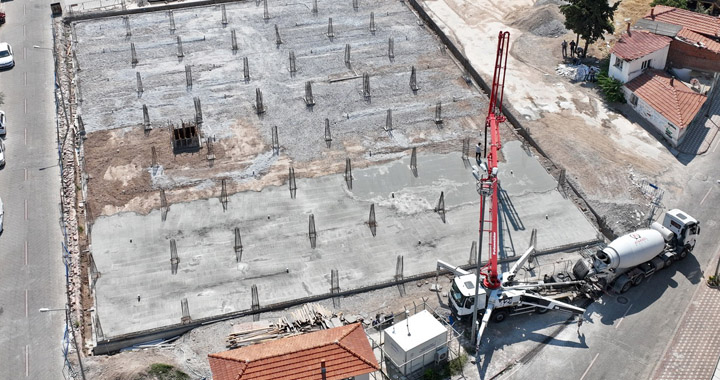 Akhisar Belediyesi Cumartesi Pazarı inşaatı devam ediyor