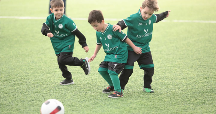 Akhisar FK Futbol Okulu başladı