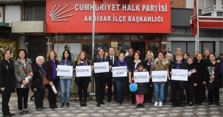 CHP Akhisar Kadın Kolları, Dünya Kadınlar Gününü kutladı