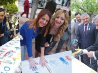 Akhisar’da Renkli Eller Otizmin Farkında etkinliği düzenlendi