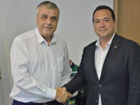 Akhisarspor’un geleceği için iki başkan el sıkıştı