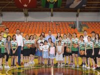 Başkan Dutlulu, basketbol yaz okulunu ziyaret etti