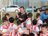 Akhisar Belediyesi Yaz Spor Okulları öğrencileri sertifikaları aldı