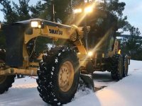 Akhisar’da yüksek kesimlerde karla mücadele devam ediyor