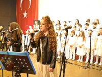 Akhisar Belediyesi Çocuk Korosundan unutulmaz 23 Nisan konseri