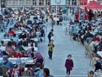 Akhisar Belediyesi iftar sofrası Cumhuriyet ve Hacıishak’da kuruldu