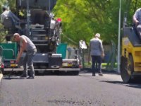 Akhisar Belediyesi asfalt çalışmaları hafta sonunda da devam ediyor