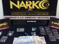 Akhisar’da durdurulan araçta uyuşturucu madde yakalandı