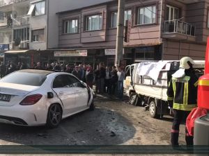 Akhisar'da Zeytinliova kavşağında feci kazada 4 kişi yaralandı