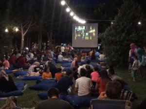 Akhisarlılar açık hava sinema günlerini çok sevdi