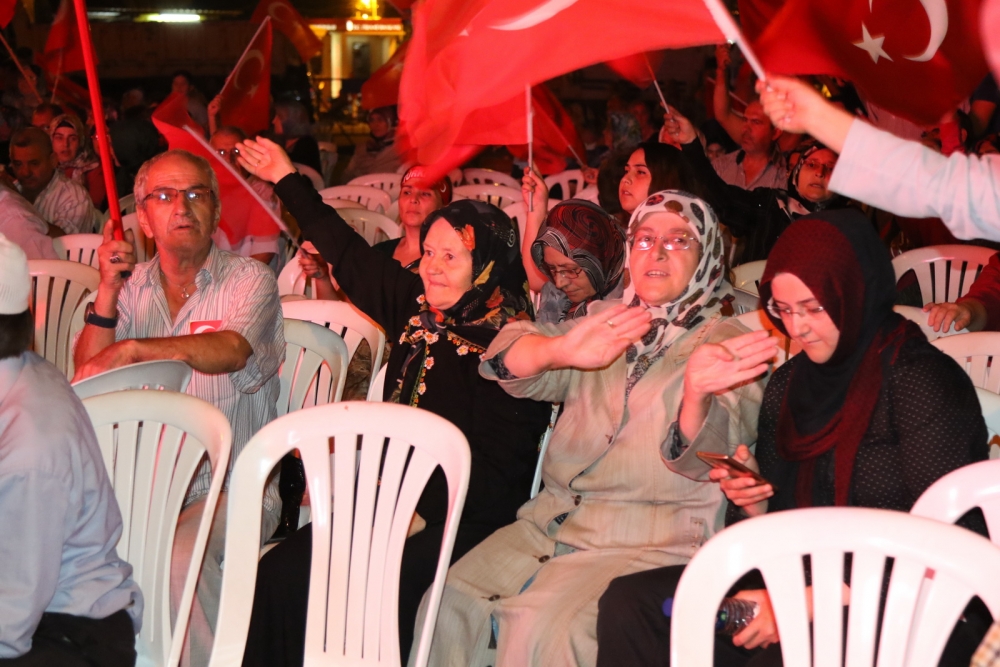 Akhisar'da demokrasi nöbeti 20'nci gününde de sürüyor 13