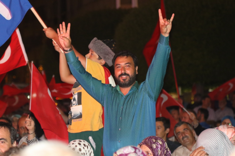 Akhisar'da demokrasi nöbeti 20'nci gününde de sürüyor 14