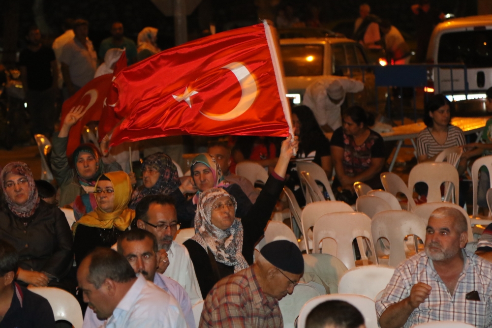 Akhisar'da demokrasi nöbeti 20'nci gününde de sürüyor 18