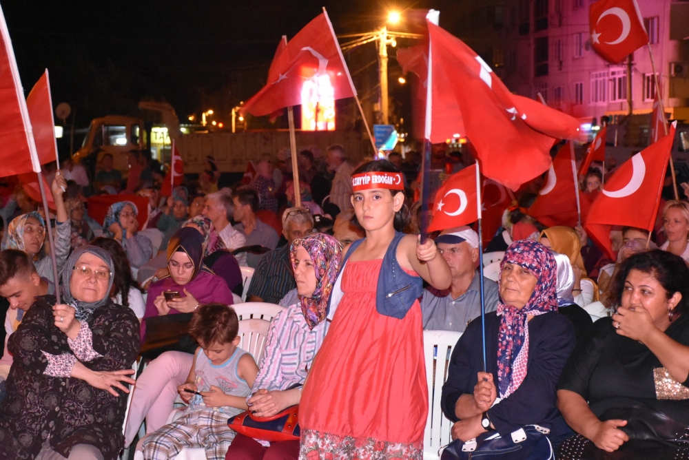 Akhisar'da demokrasi nöbeti 20'nci gününde de sürüyor 21