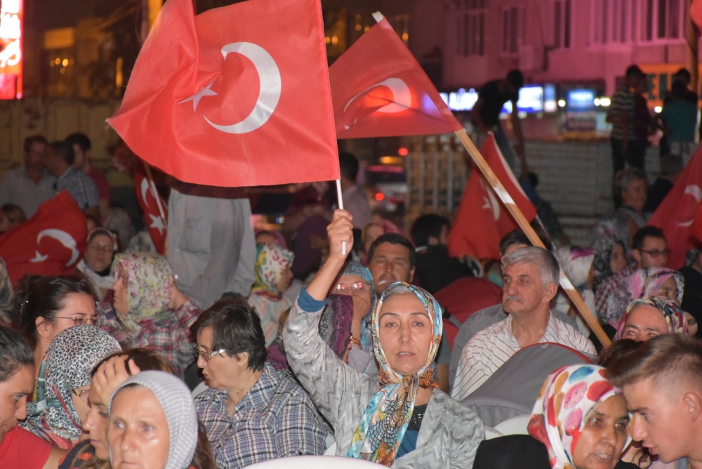 Akhisar'da demokrasi nöbeti 20'nci gününde de sürüyor 26