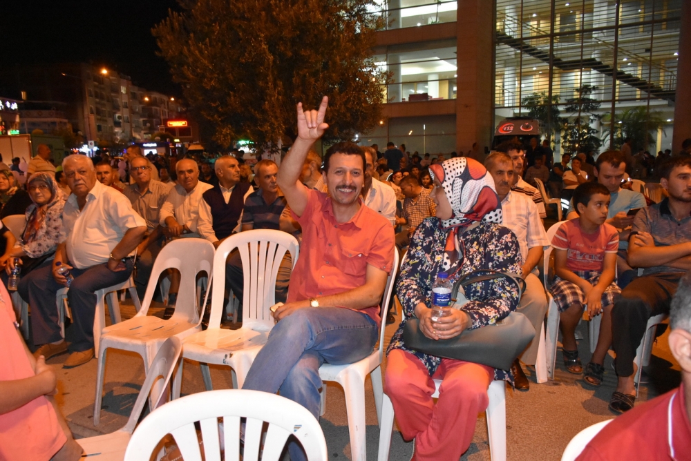 Akhisar'da demokrasi nöbeti 20'nci gününde de sürüyor 35