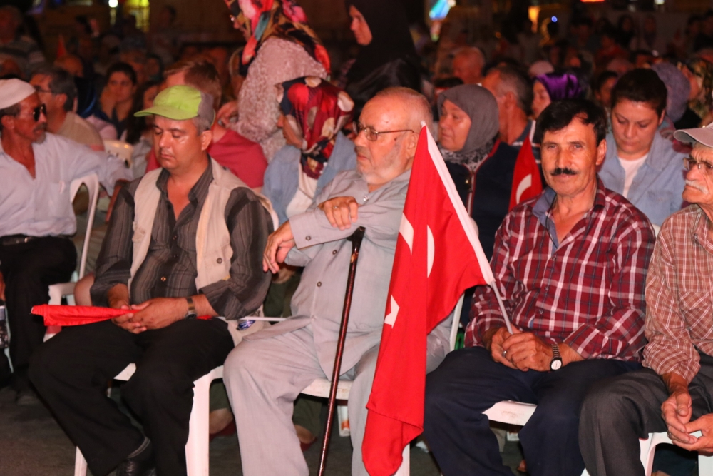Akhisar'da Milli Egemenlik Meydanında demokrasi nöbeti 22.gün 12