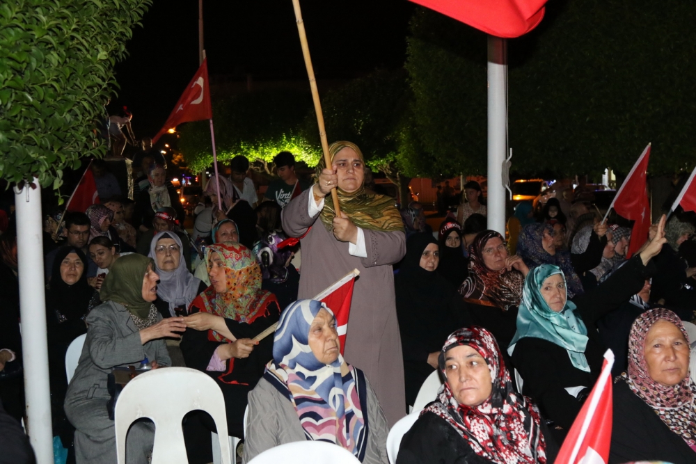 Akhisar'da Milli Egemenlik Meydanında demokrasi nöbeti 22.gün 37