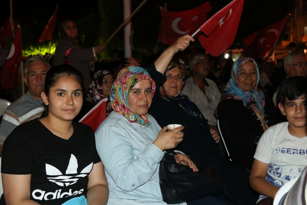 Akhisar'da Milli Egemenlik Meydanında demokrasi nöbeti 22.gün 39
