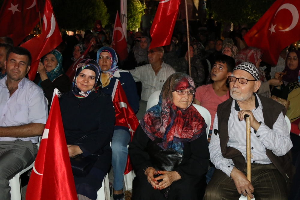 Akhisar'da Milli Egemenlik Meydanında demokrasi nöbeti 22.gün 40