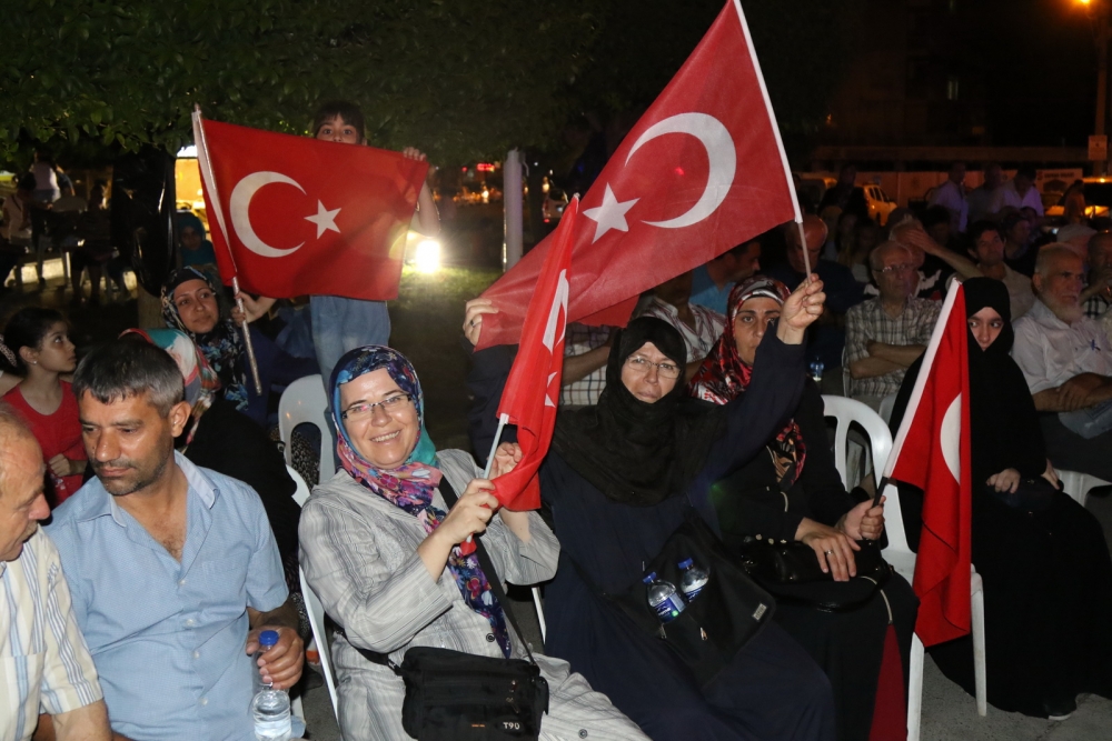Akhisar'da Milli Egemenlik Meydanında demokrasi nöbeti 22.gün 41
