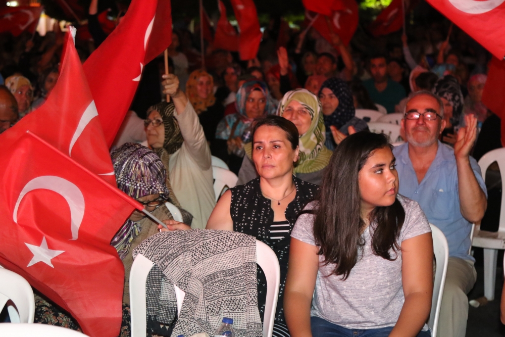 Akhisar'da Milli Egemenlik Meydanında demokrasi nöbeti 22.gün 44