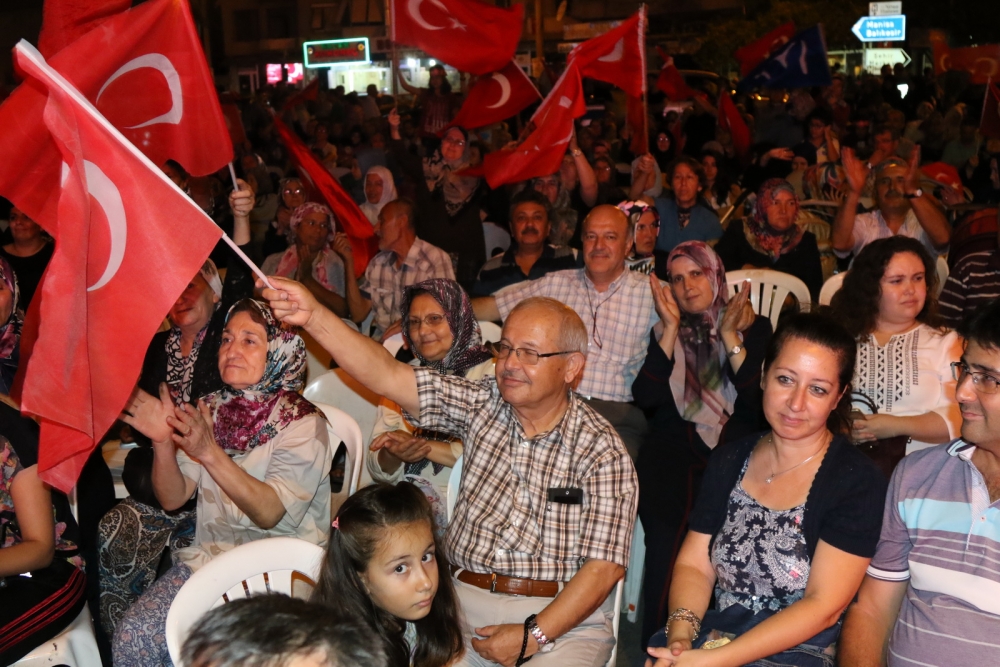 Akhisar'da Milli Egemenlik Meydanında demokrasi nöbeti 22.gün 45