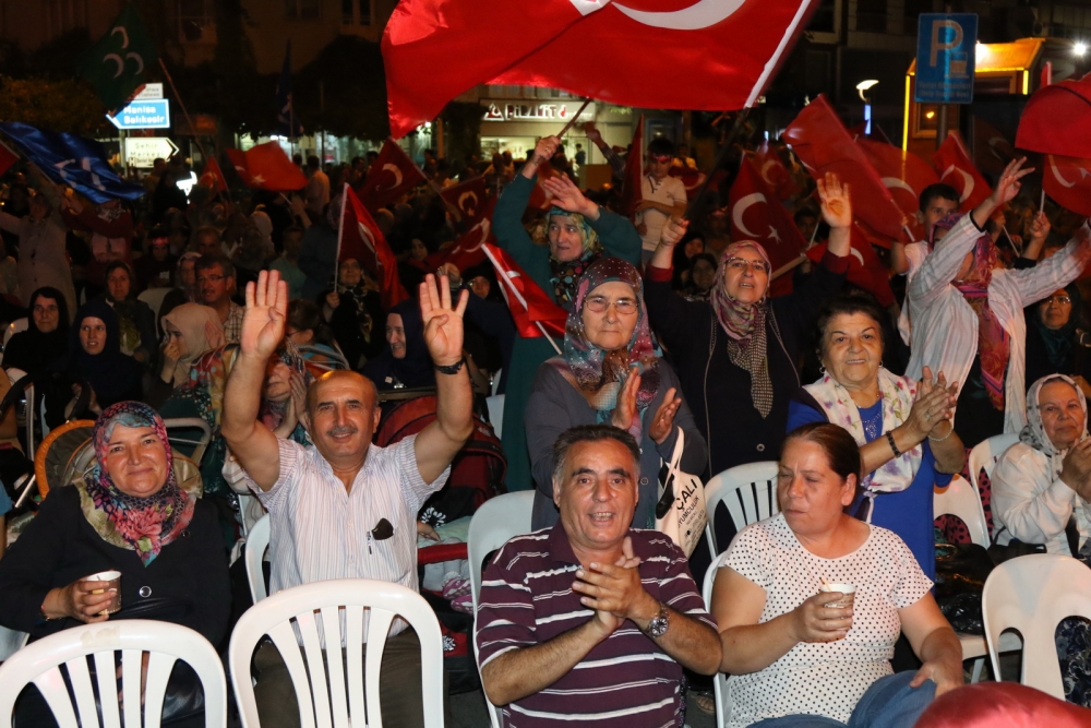 Akhisar'da Milli Egemenlik Meydanında demokrasi nöbeti 22.gün 46