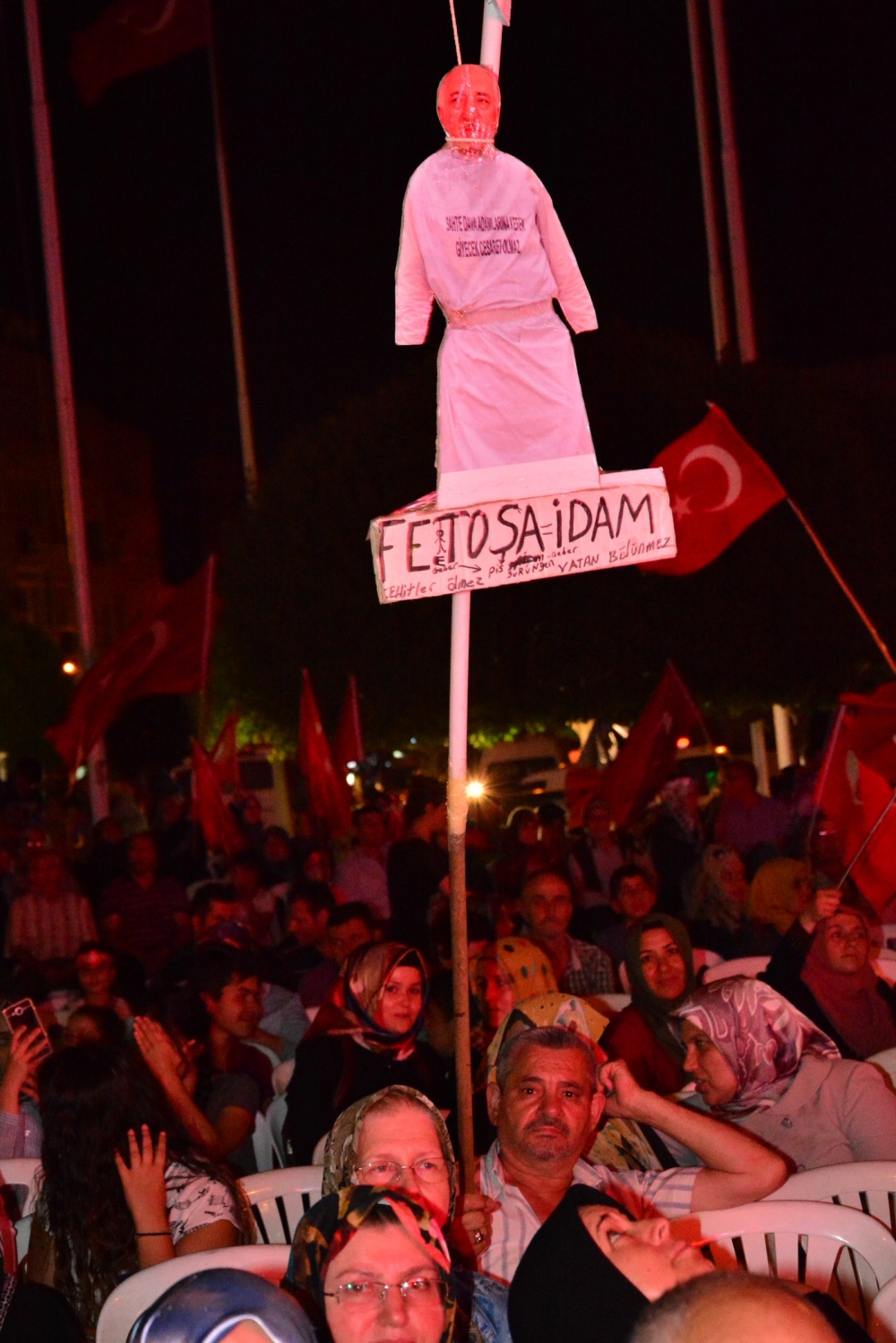 Akhisar'da Milli Egemenlik Meydanında demokrasi nöbeti 22.gün 6