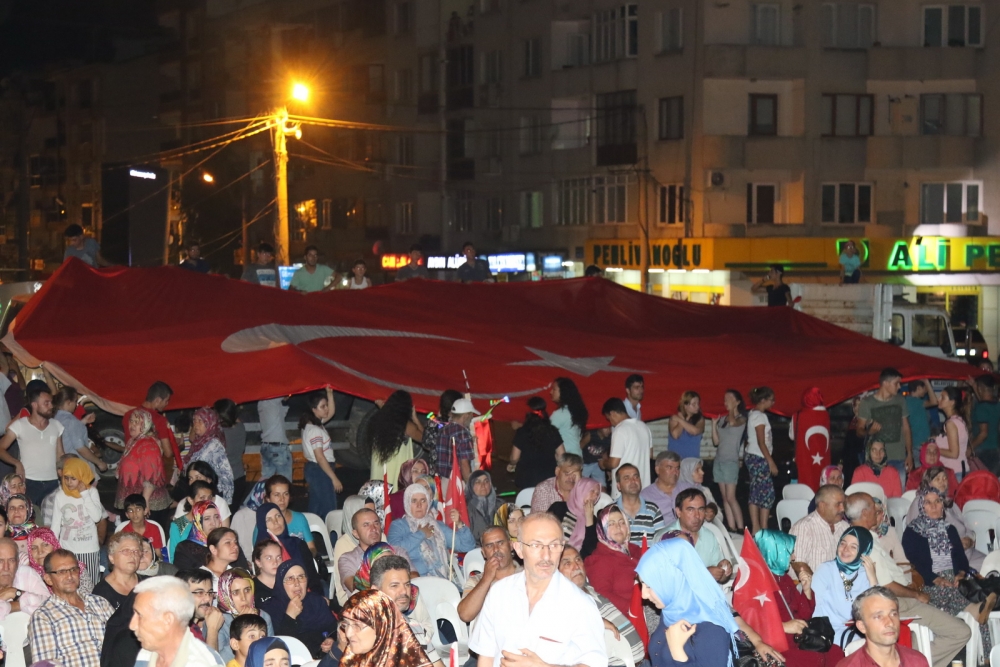 Akhisar'da Milli Egemenlik Meydanında demokrasi nöbeti 22.gün 71