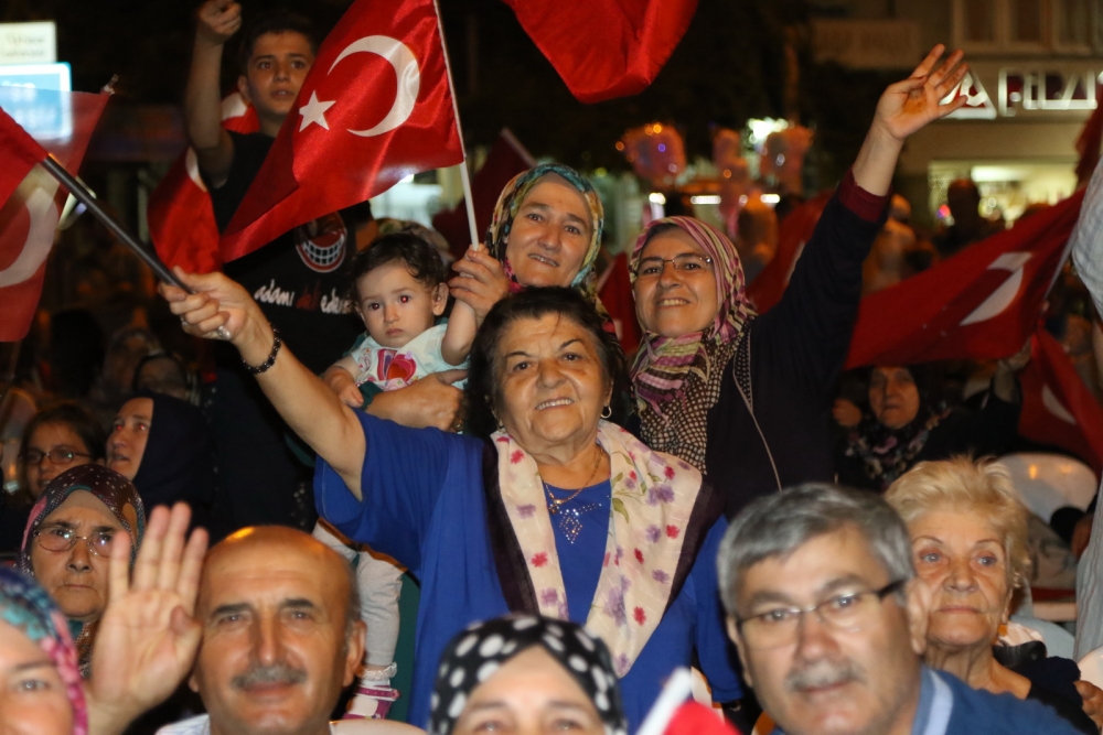 Akhisar'da Milli Egemenlik Meydanında demokrasi nöbeti 22.gün 73