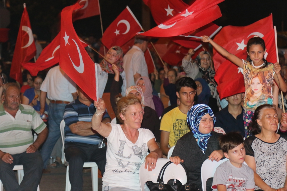 Fotoğraflarla Akhisar'da demokrasi nöbetinin 25. günü 12