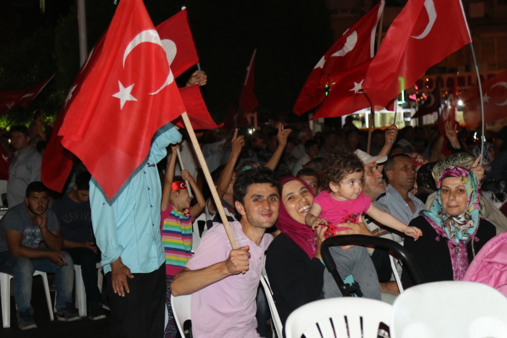 Fotoğraflarla Akhisar'da demokrasi nöbetinin 25. günü 2