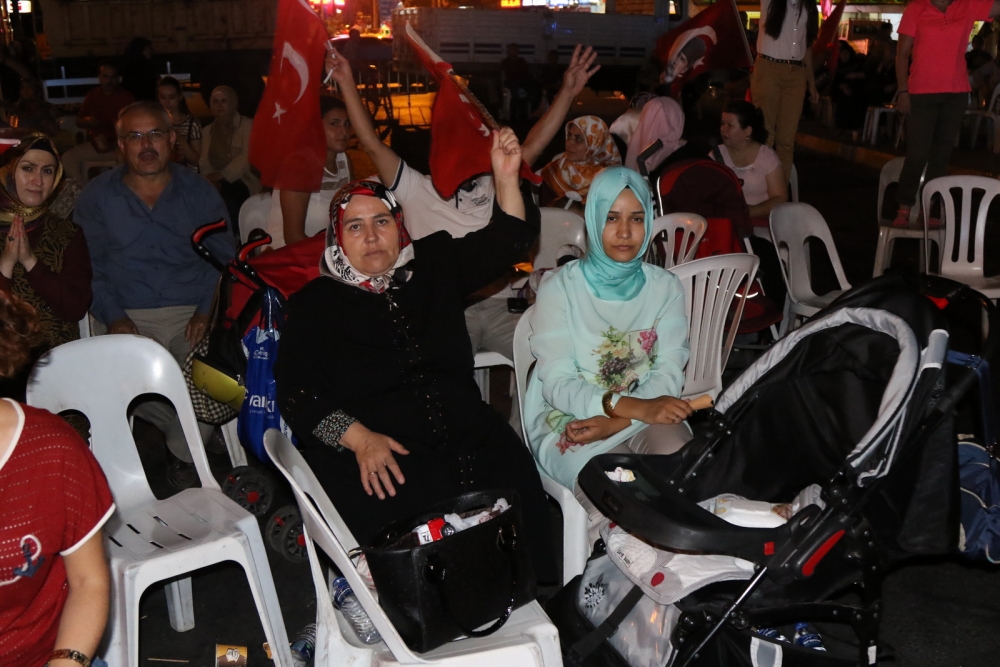 Fotoğraflarla Akhisar'da demokrasi nöbetinin 25. günü 22