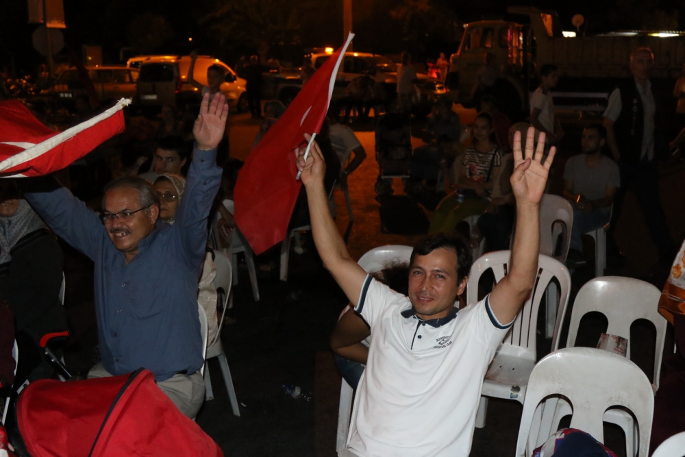 Fotoğraflarla Akhisar'da demokrasi nöbetinin 25. günü 25